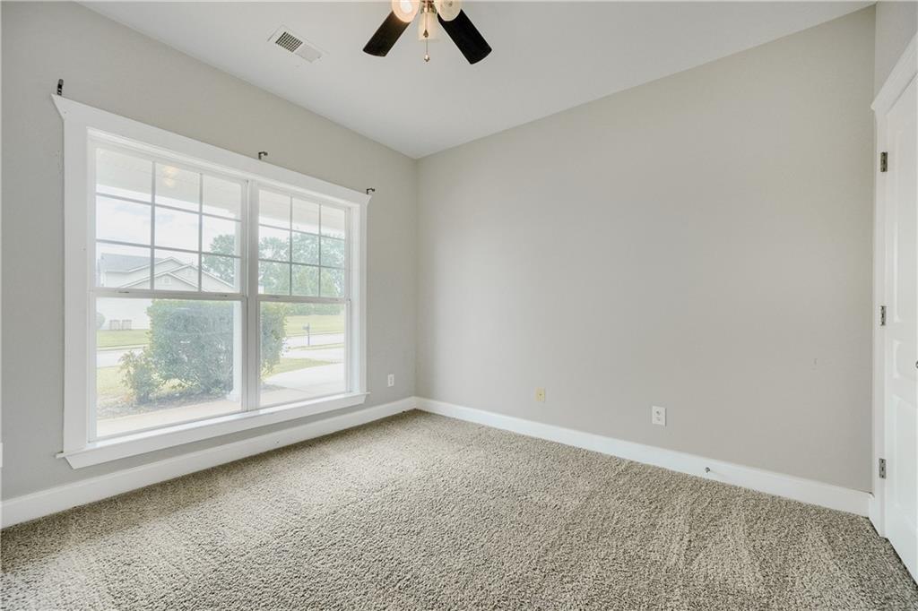 421 Bedford Crossing Property Photo 18