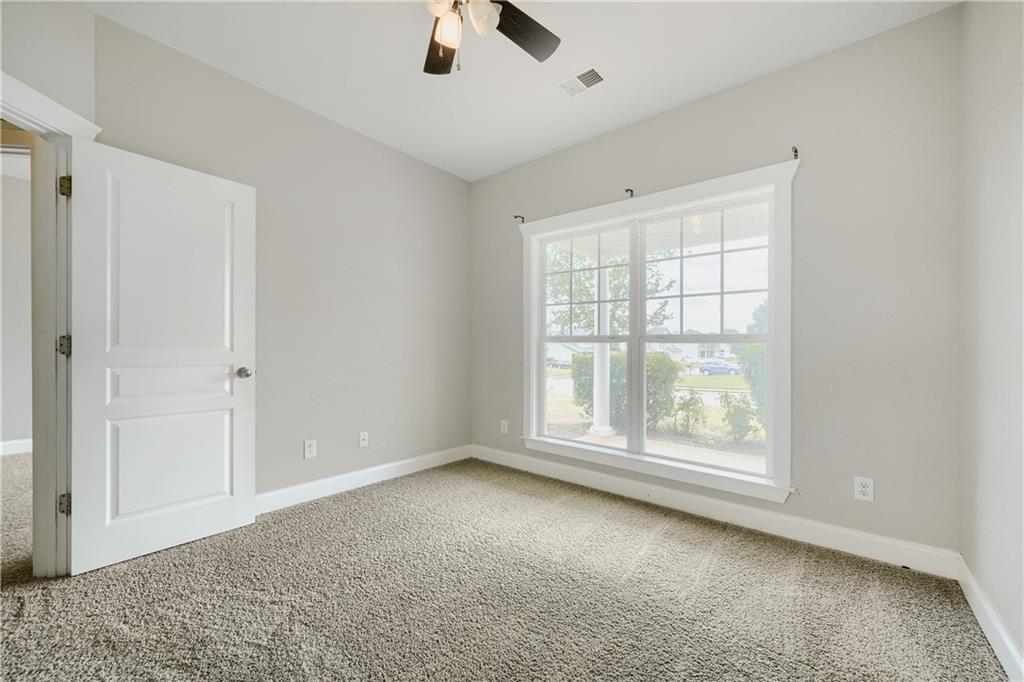 421 Bedford Crossing Property Photo 19