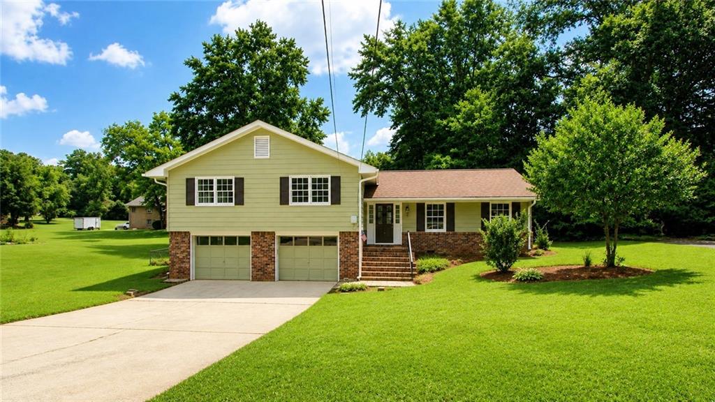 703 Foxcroft Trail Se Property Photo 1