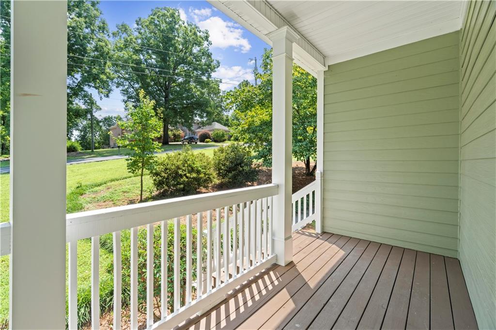 185 Thornwood Drive Se Property Photo 4