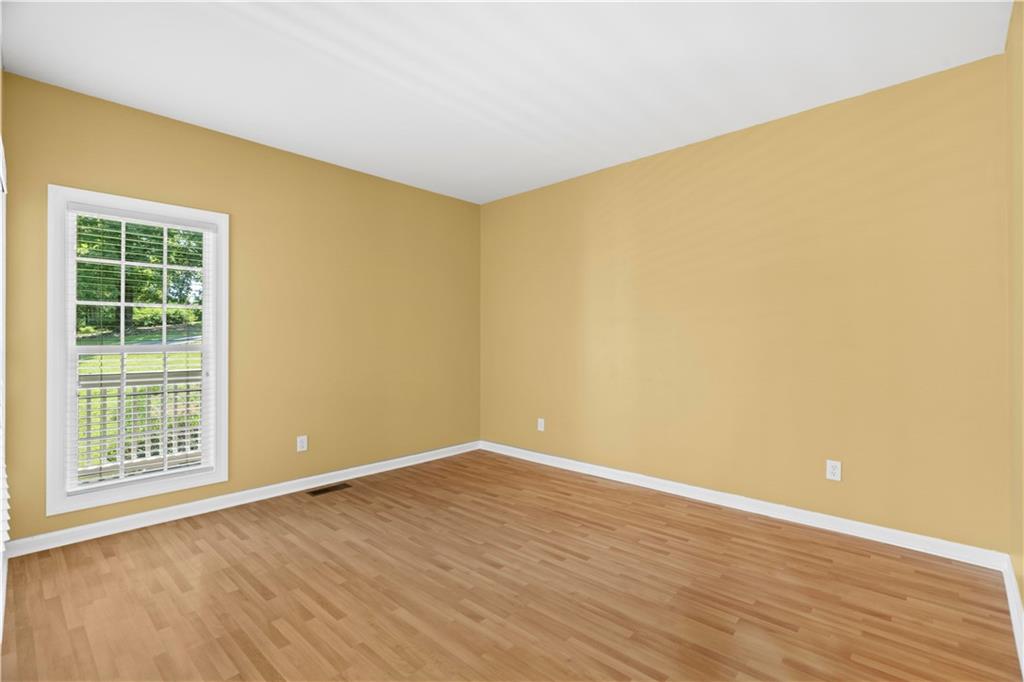 185 Thornwood Drive Se Property Photo 10