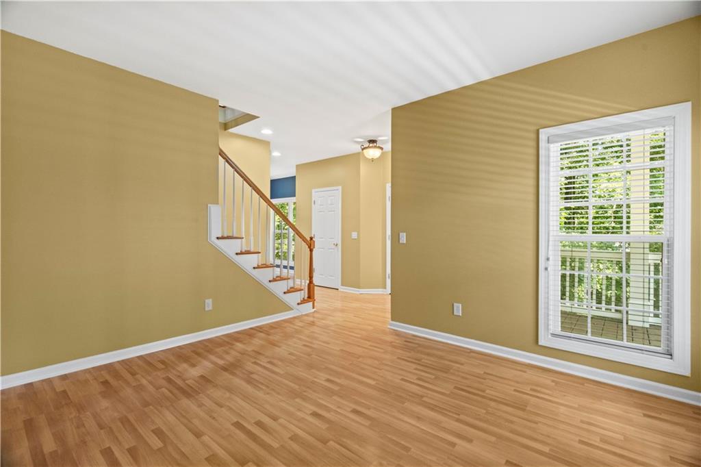 185 Thornwood Drive Se Property Photo 11