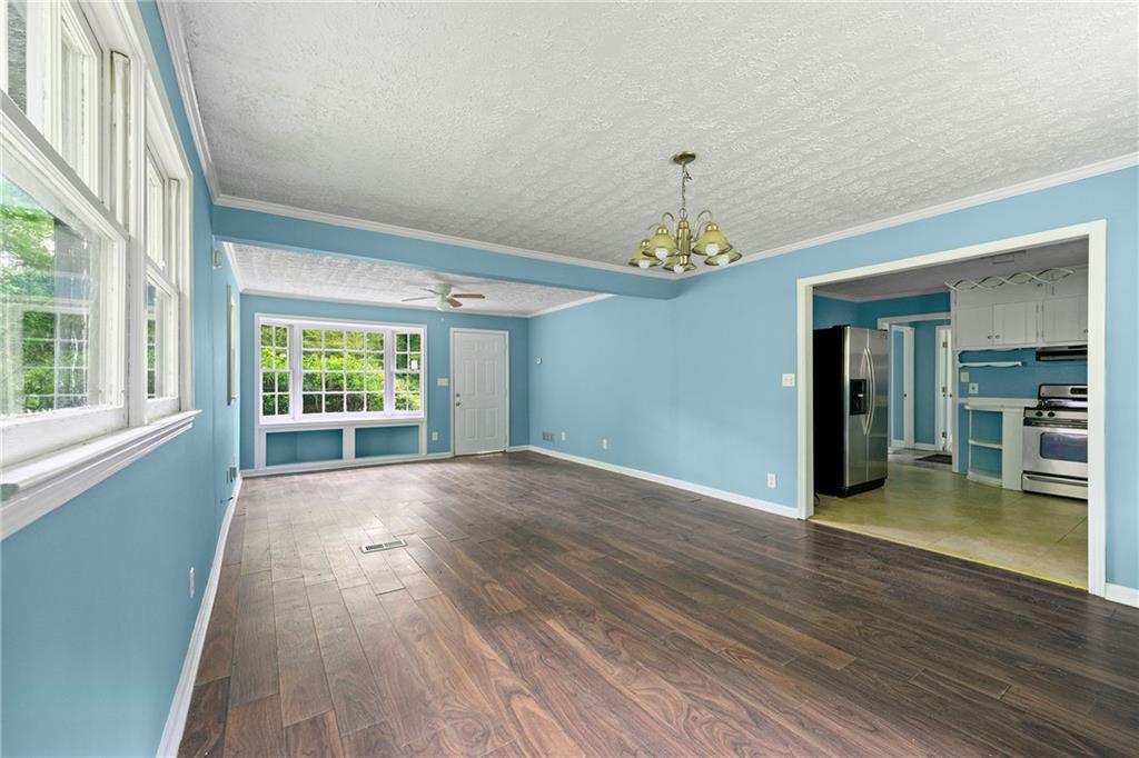 4445 Woodhaven Drive Property Photo 4