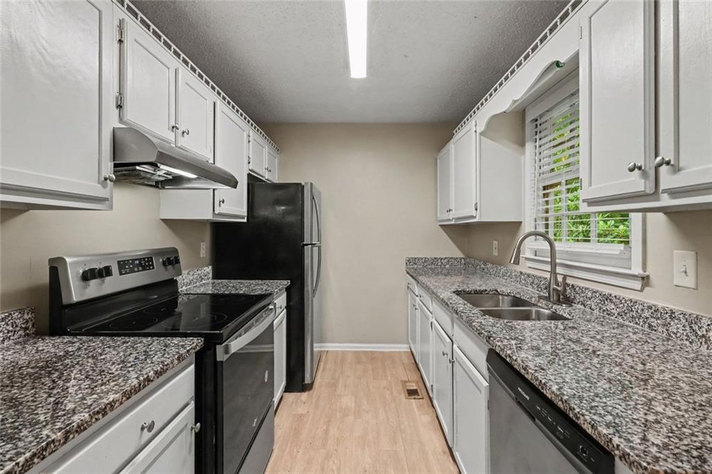 72 Amber Way Property Photo 6