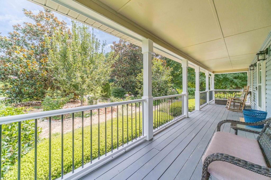 1875 Oak Road Property Photo 4