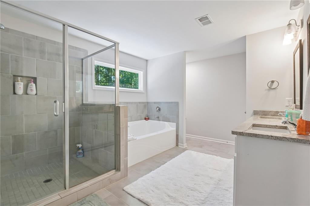 512 Clinton Drive Property Photo 18