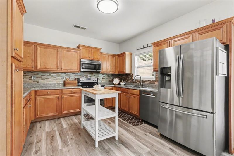 136 Meeting Place Property Photo 3