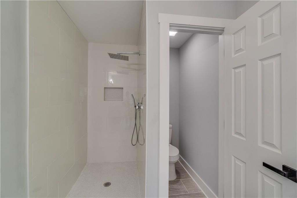 2389 Highpoint Road Property Photo 7