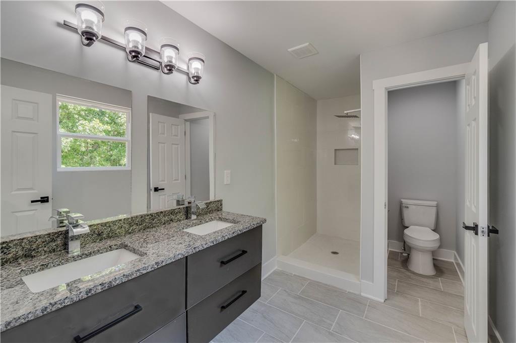 2389 Highpoint Road Property Photo 8