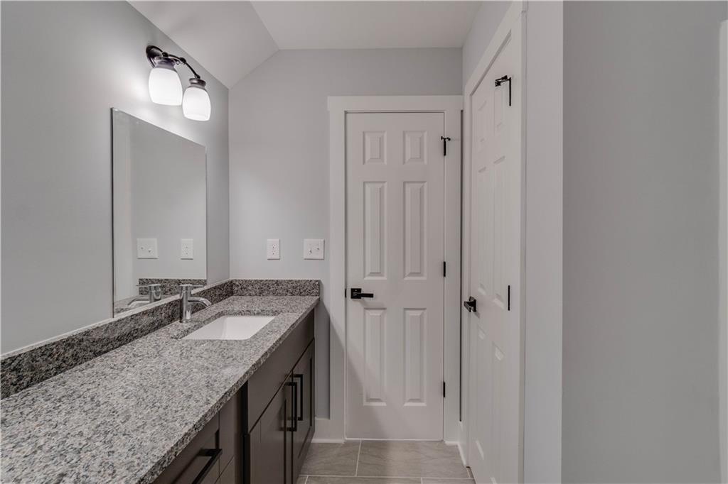 2389 Highpoint Road Property Photo 11