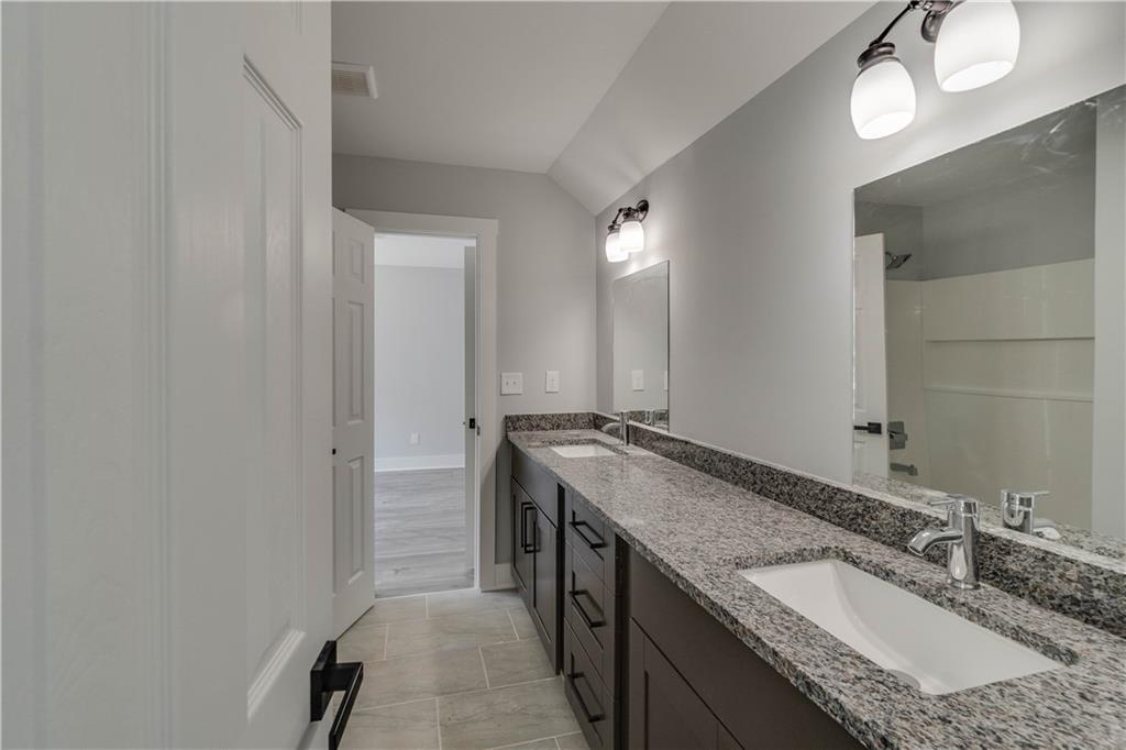 2389 Highpoint Road Property Photo 14