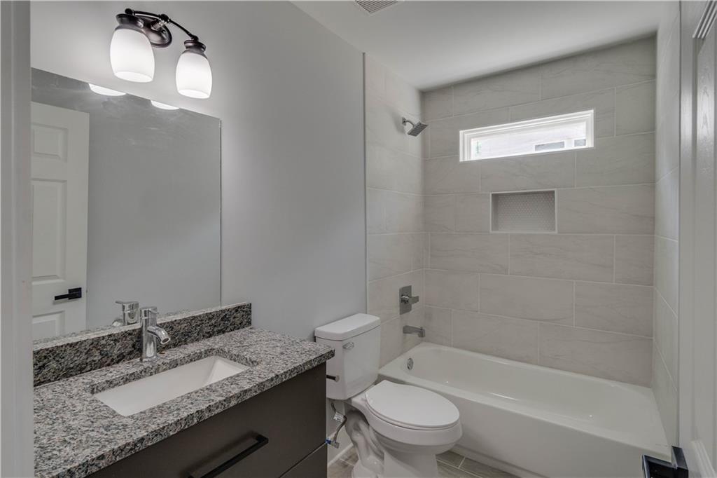 2389 Highpoint Road Property Photo 20