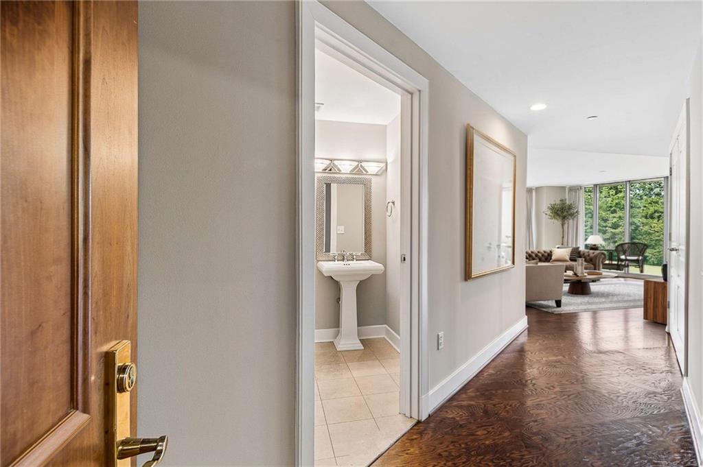 700 Park Regency Place Ne Unit 707 Property Photo 1