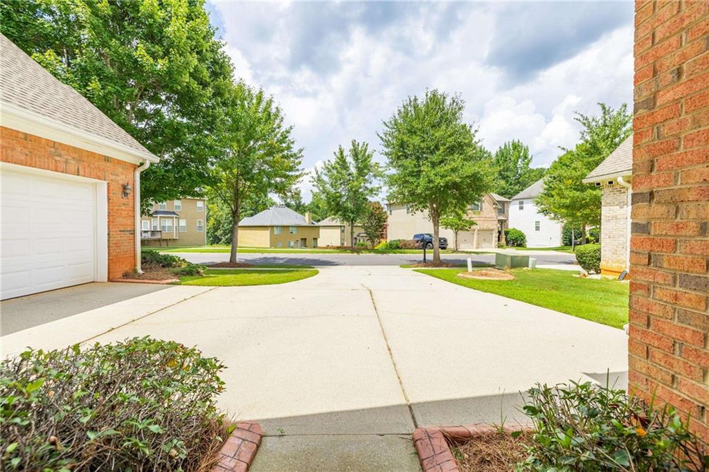 8004 Larksview Drive Property Photo 3