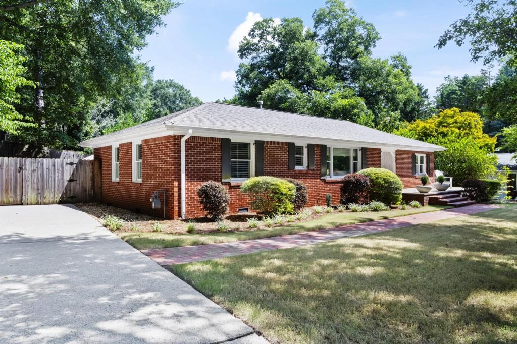 1457 Spruce Drive Se Property Photo 4