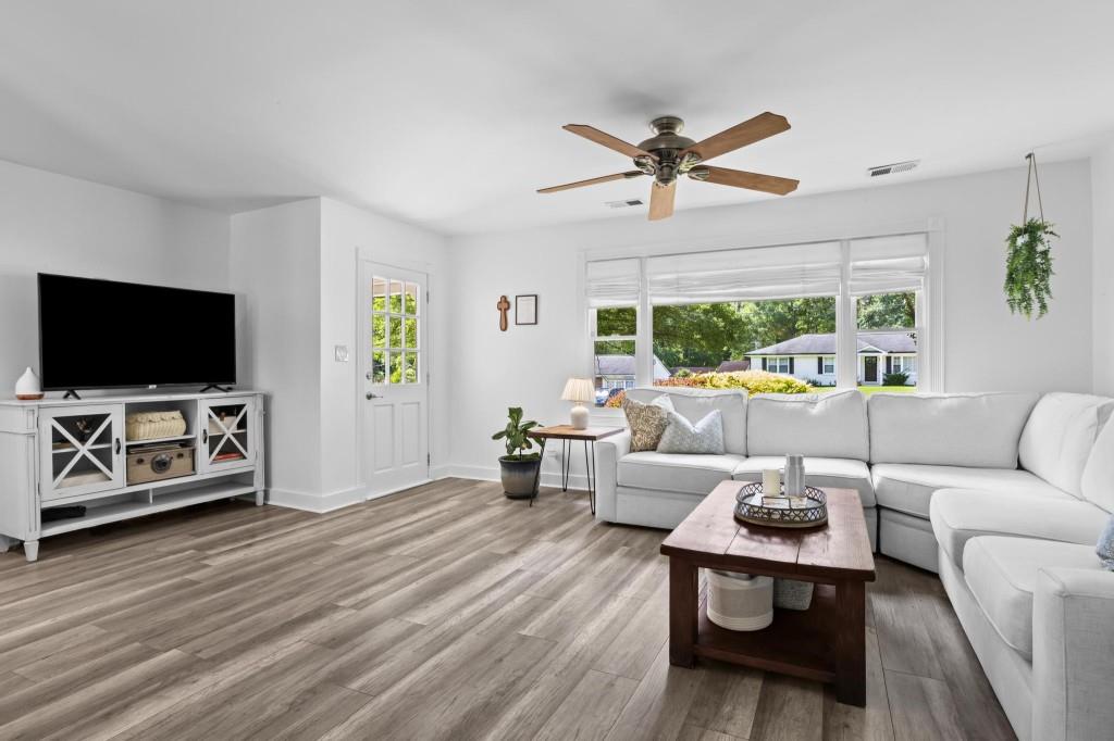 1457 Spruce Drive Se Property Photo 8
