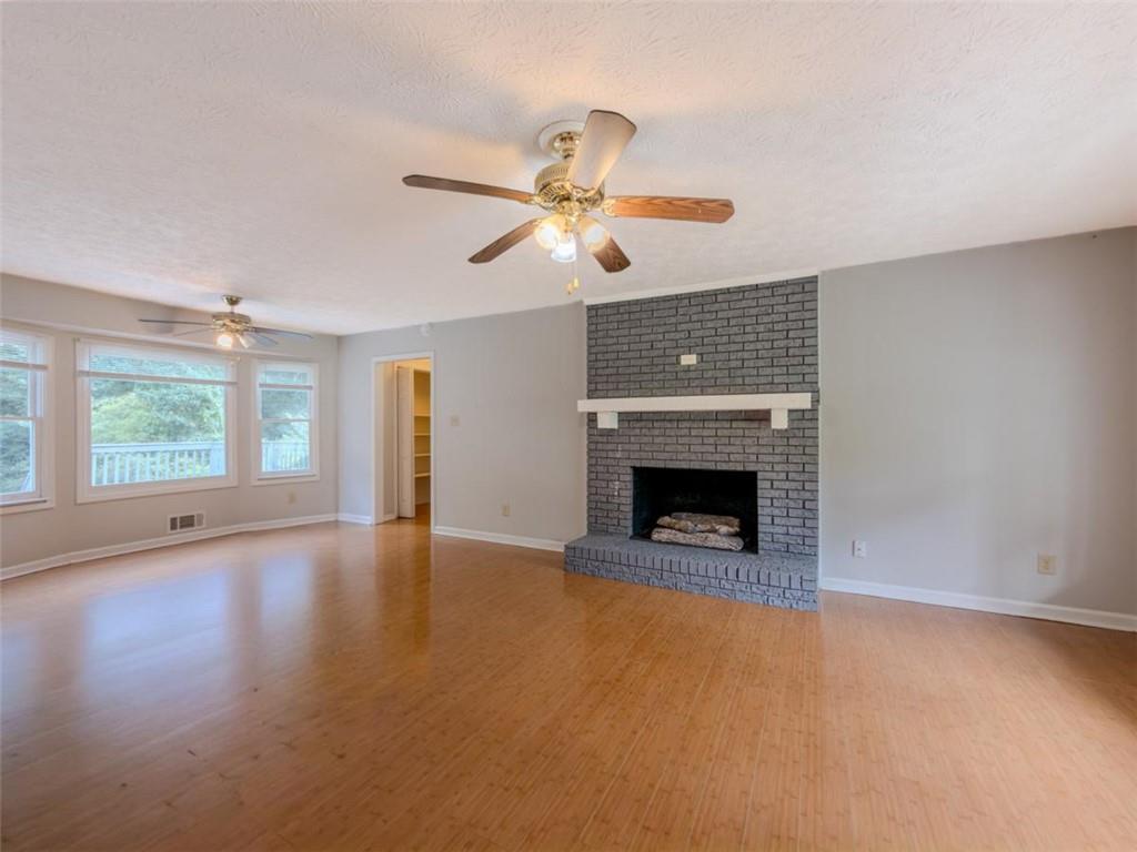 2050 Abington Lane Property Photo 2