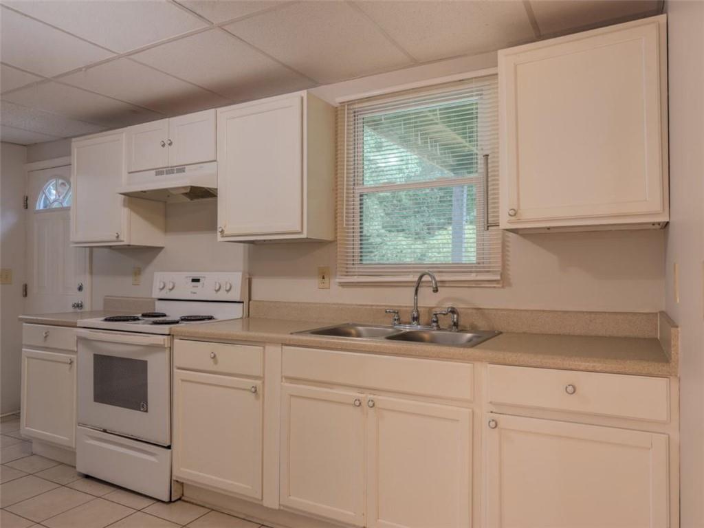 2050 Abington Lane Property Photo 5