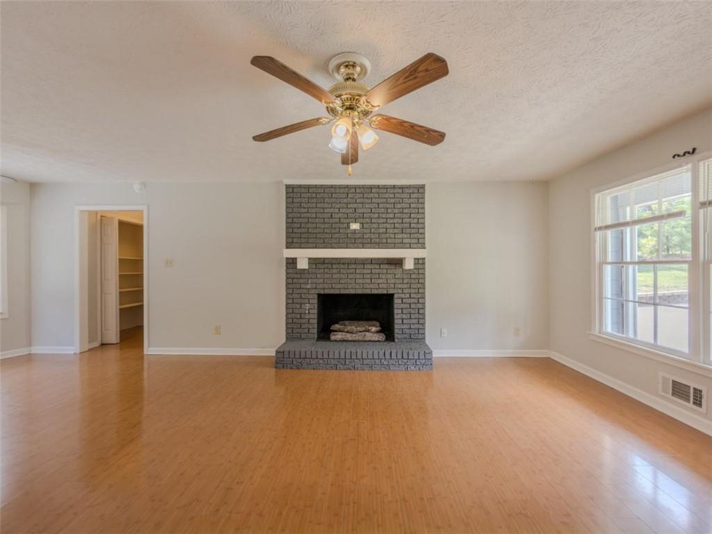 2050 Abington Lane Property Photo 9
