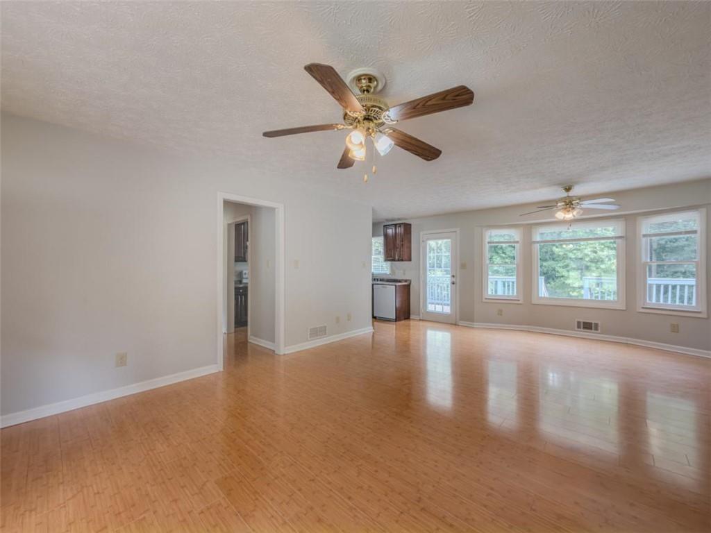 2050 Abington Lane Property Photo 10