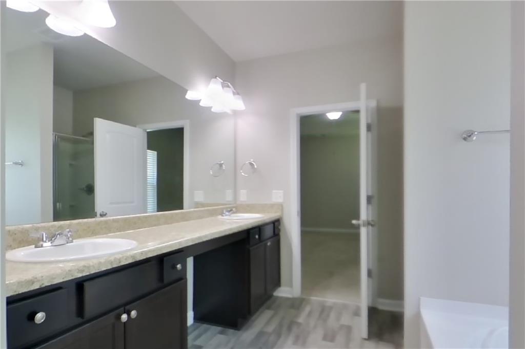 7821587 Property Photo 9