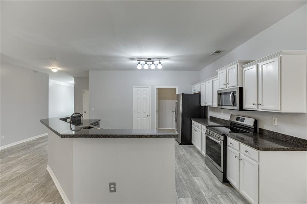 5854 Bridgeport Court Property Photo 6