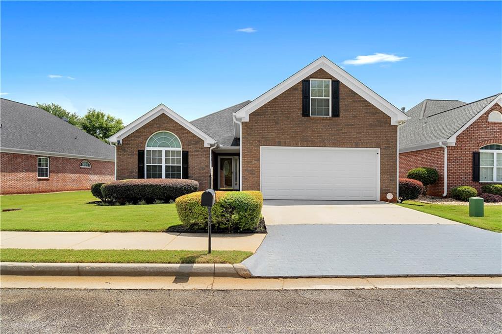 235 Prominent Loop Property Photo 3