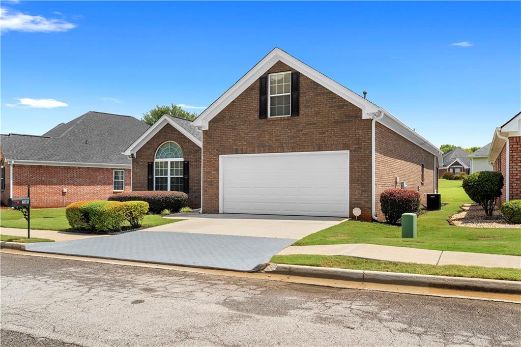 235 Prominent Loop Property Photo 4