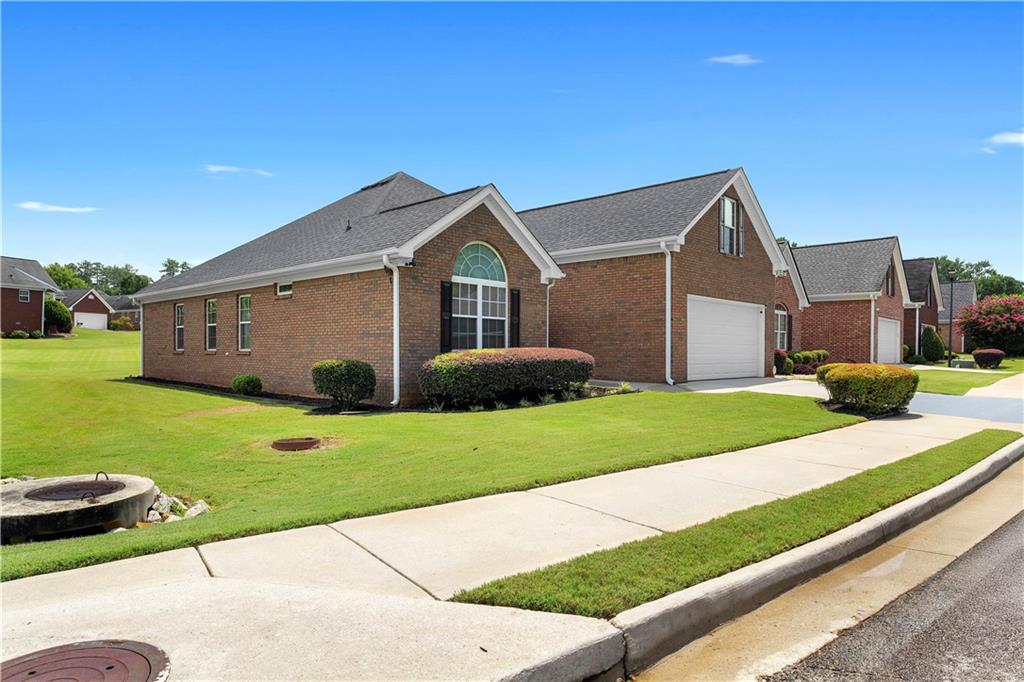235 Prominent Loop Property Photo 5