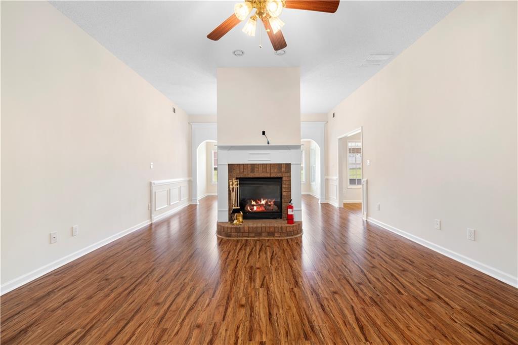 235 Prominent Loop Property Photo 9