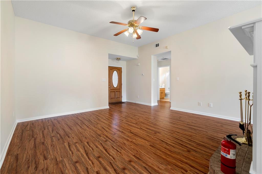 235 Prominent Loop Property Photo 11
