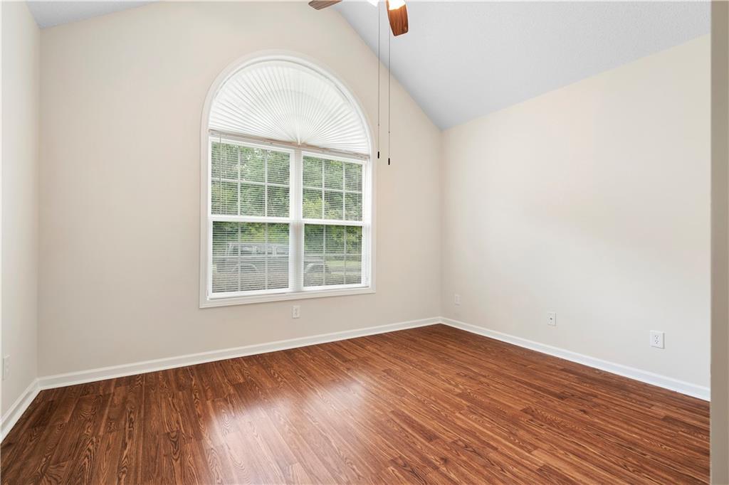 235 Prominent Loop Property Photo 17