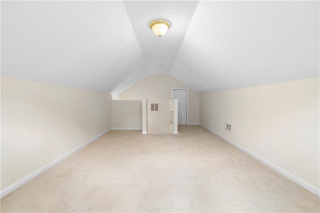 235 Prominent Loop Property Photo 26