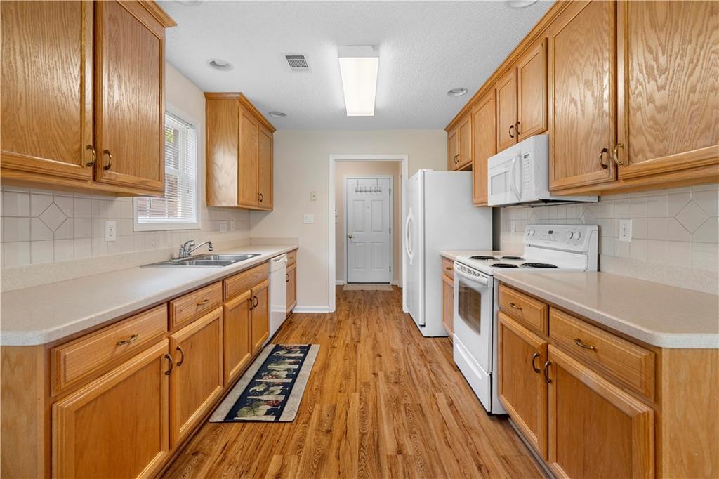 235 Prominent Loop Property Photo 29