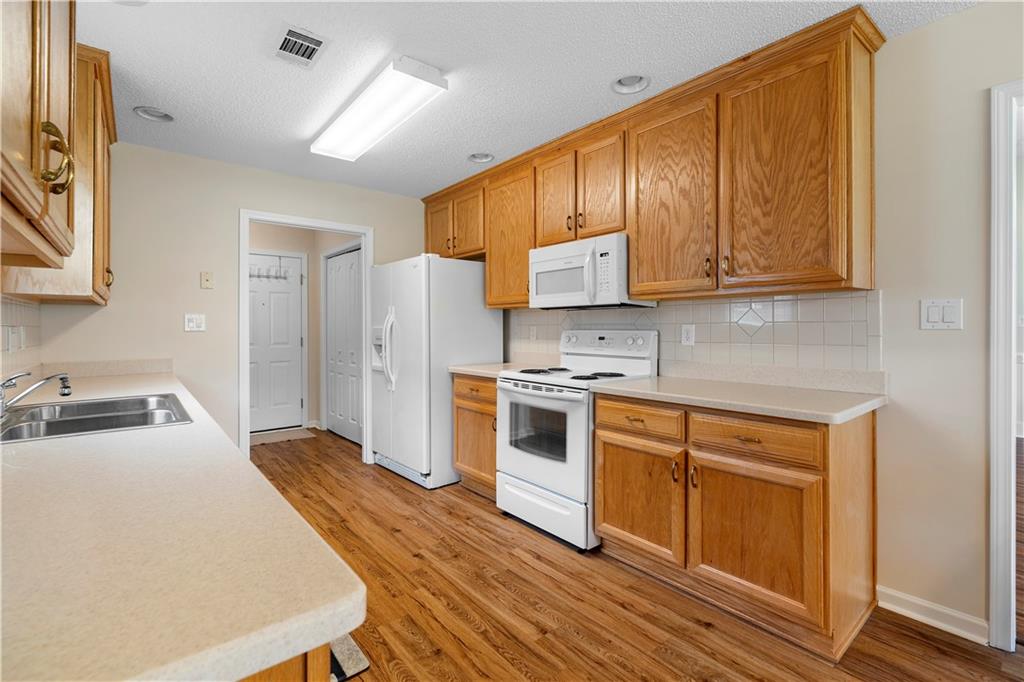 235 Prominent Loop Property Photo 30