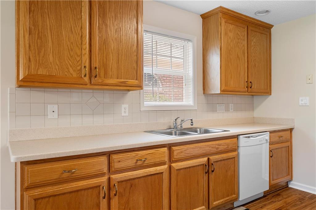 235 Prominent Loop Property Photo 32