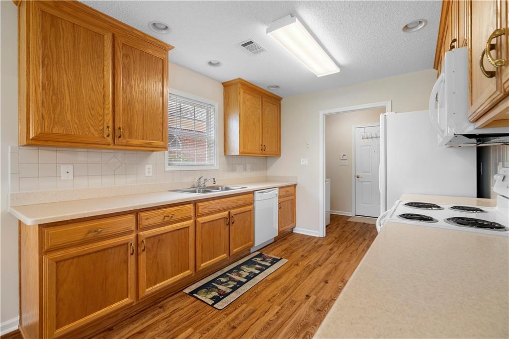 235 Prominent Loop Property Photo 33