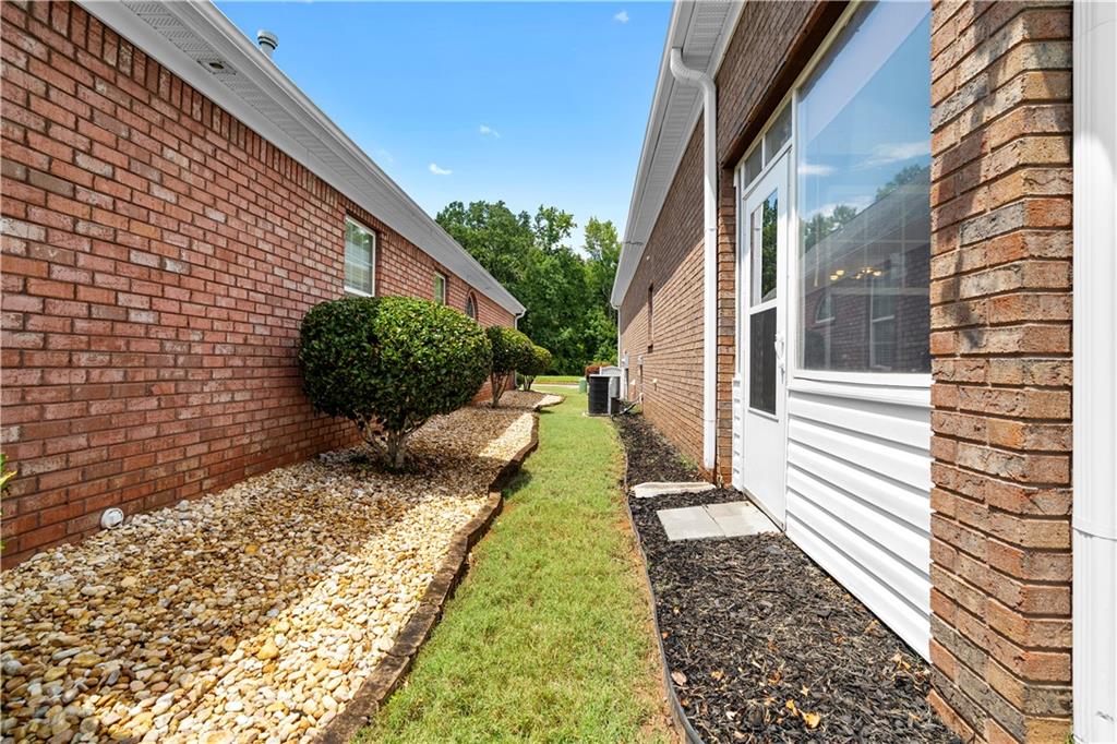 235 Prominent Loop Property Photo 37