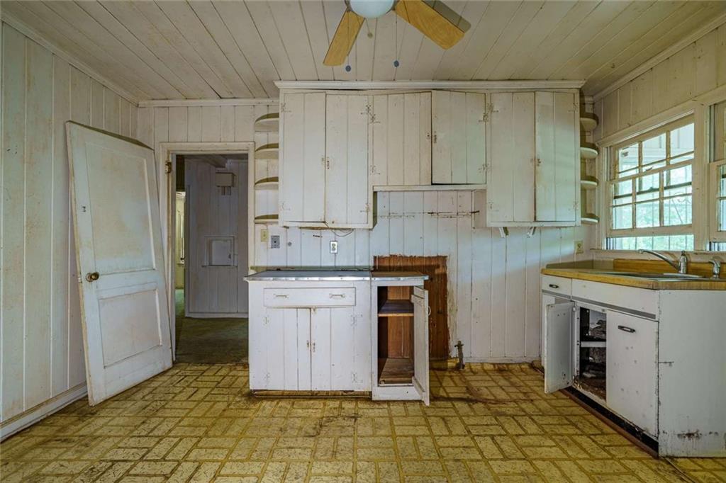 3240 Benjamin E Mays Drive Sw Property Photo 11