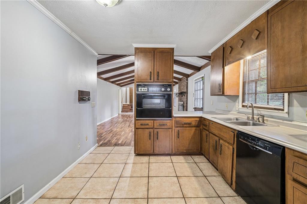 667 Kingswood Court Property Photo 13