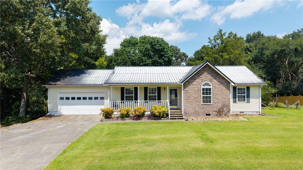 100 Walraven Way SE Property Photo 1