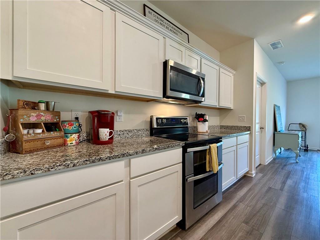 240 Hyde Park Property Photo 8