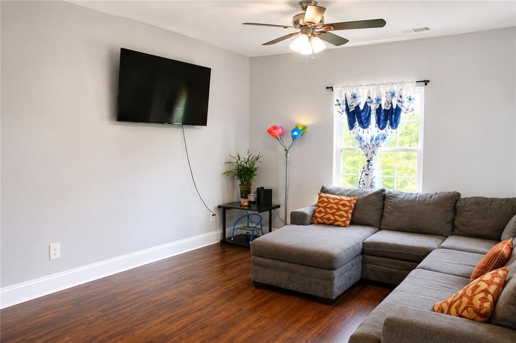 1527 Ralston Street Property Photo 5