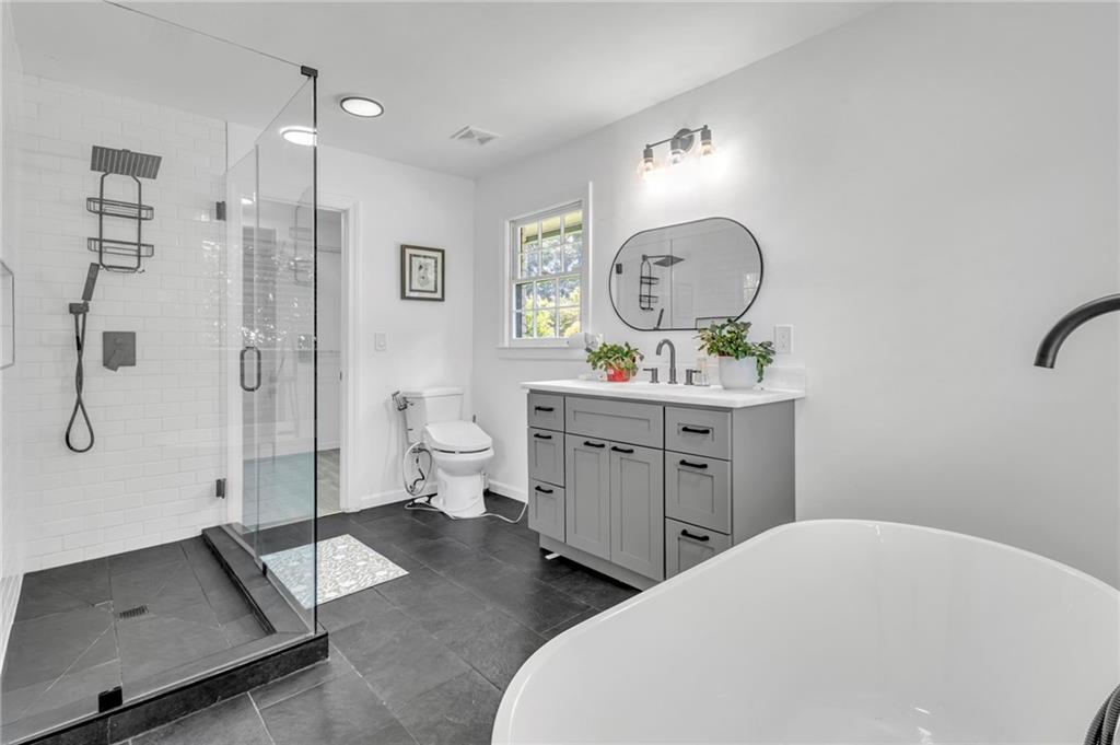 8671 Lake Forrest Drive Property Photo 11