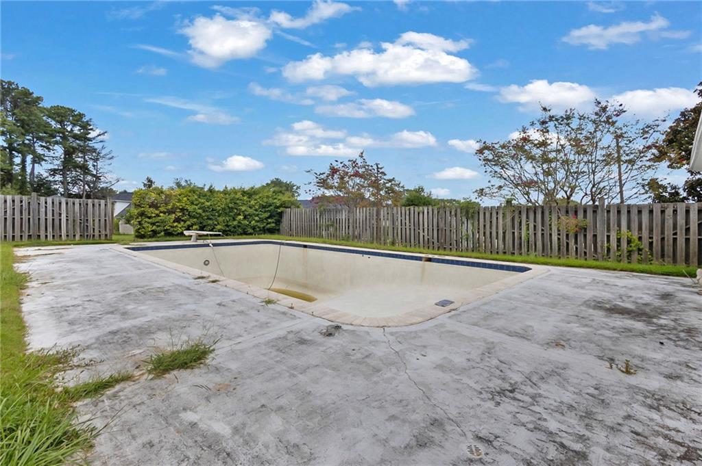 8671 Lake Forrest Drive Property Photo 22