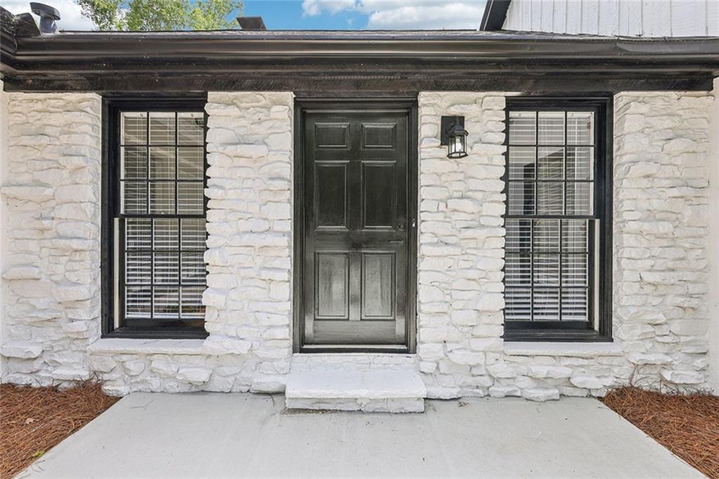 2725 Glendale Drive Ne Property Photo 5