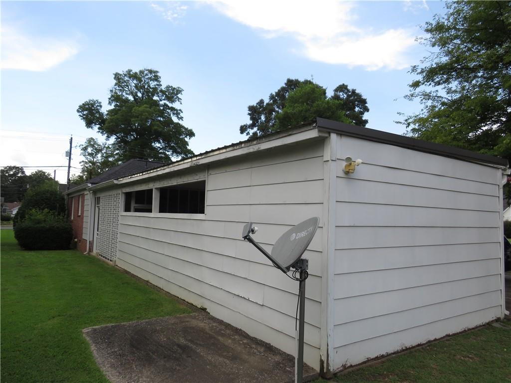 318 N College Street Property Photo 6