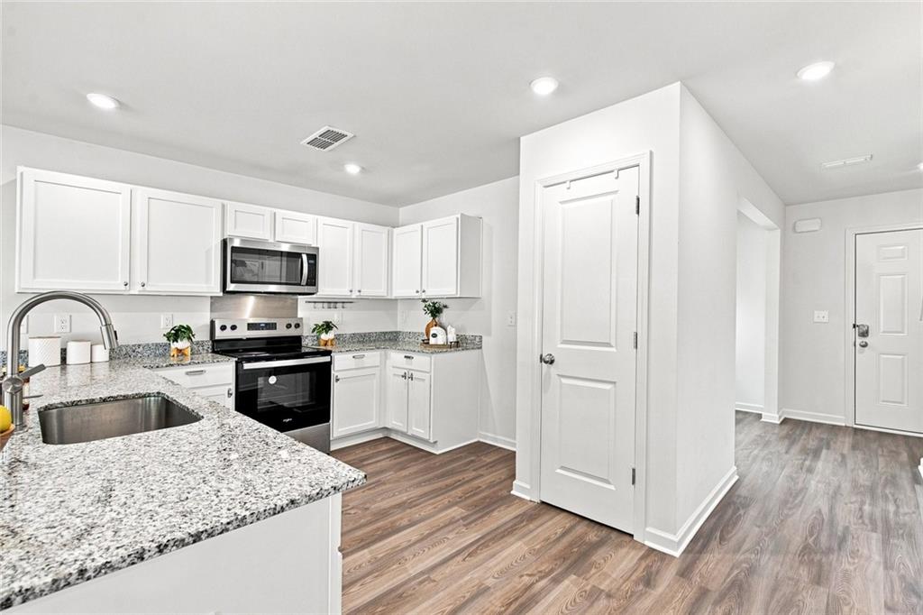 552 Pemberton Street Property Photo 2