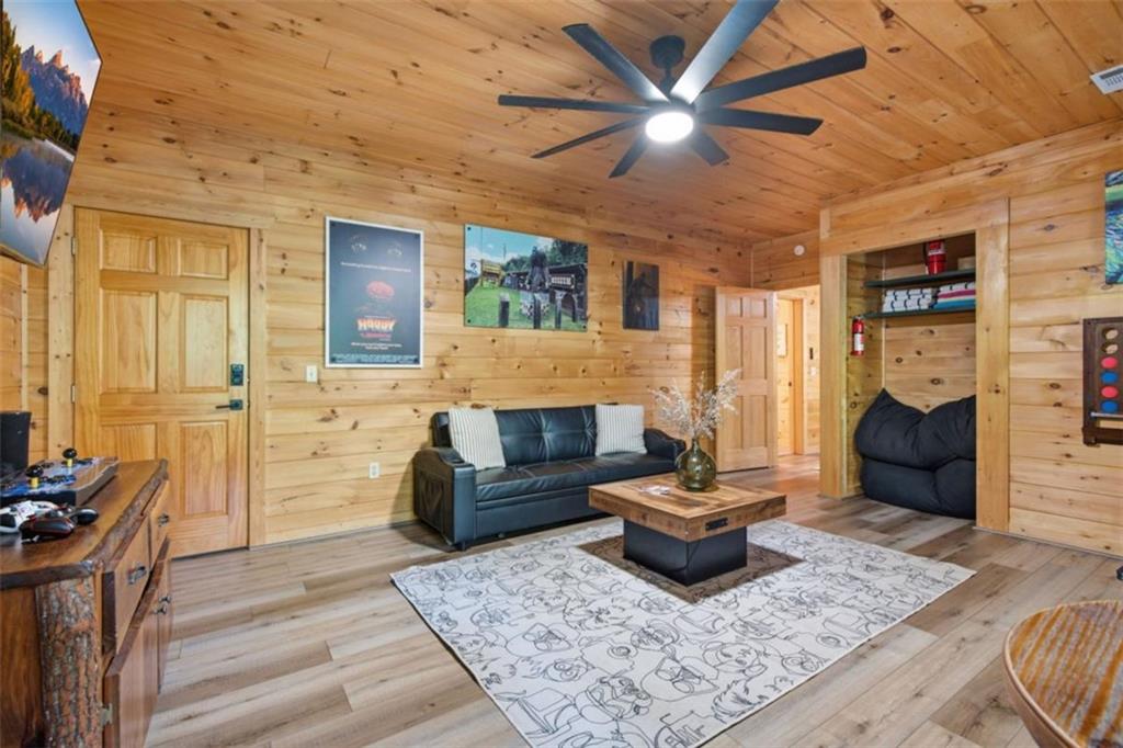 464 Whispering Pine Lane Property Photo 36