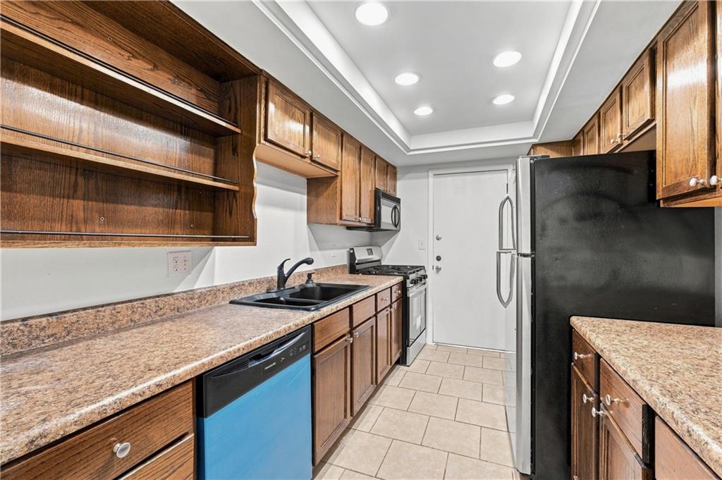 6851 Roswell Road Unit K2 Property Photo 9